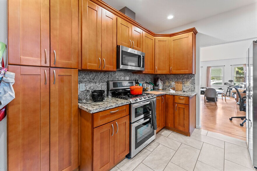 More Photos Of 74 Pearl St, Oakland Apartments For Sale
