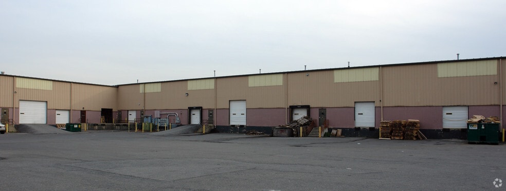More Photos Of 22 S Commerce Way, Bethlehem Warehouse For Lease
