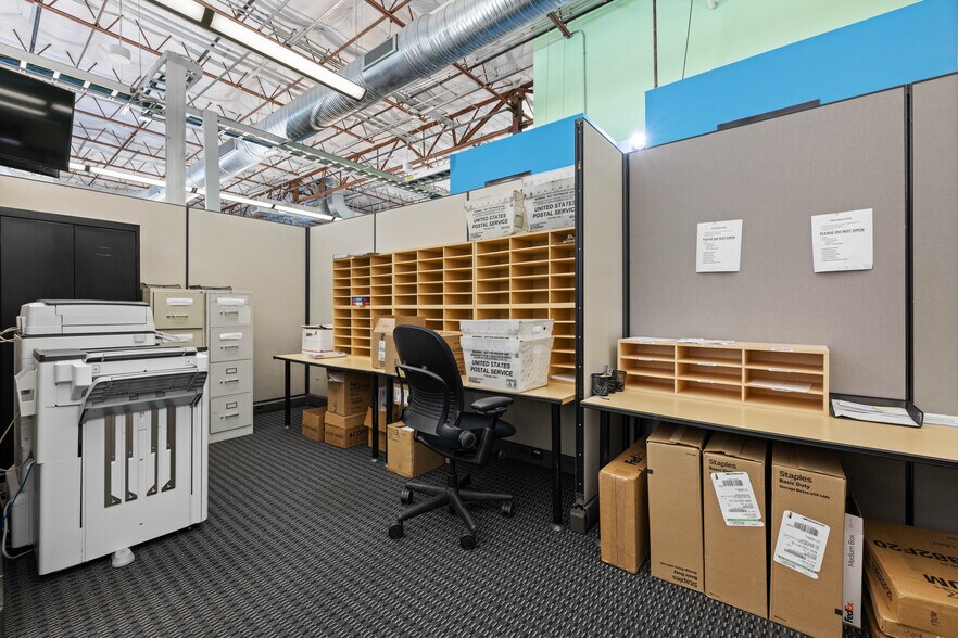 More Photos Of 9300 United Dr, Austin Unknown For Lease