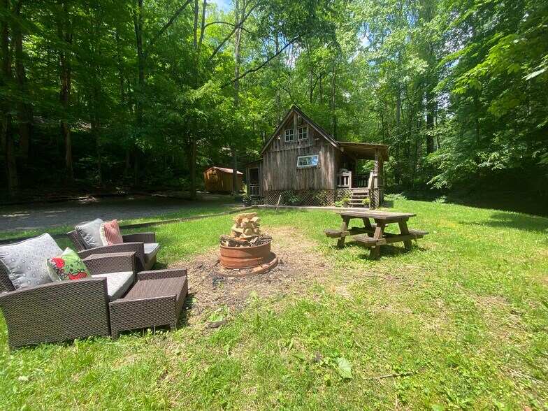 More Photos Of 15303 Midland Trl, Ansted Freestanding For Sale