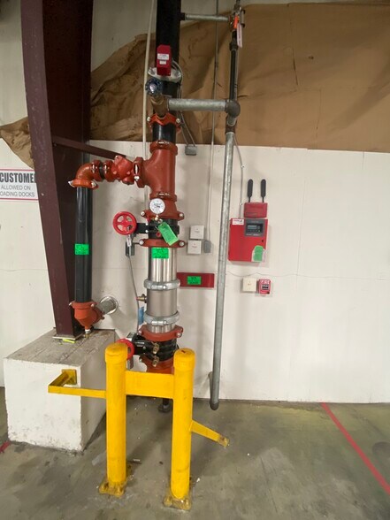 More Photos Of 2103 US-190 Hwy, Hammond Showroom For Sale