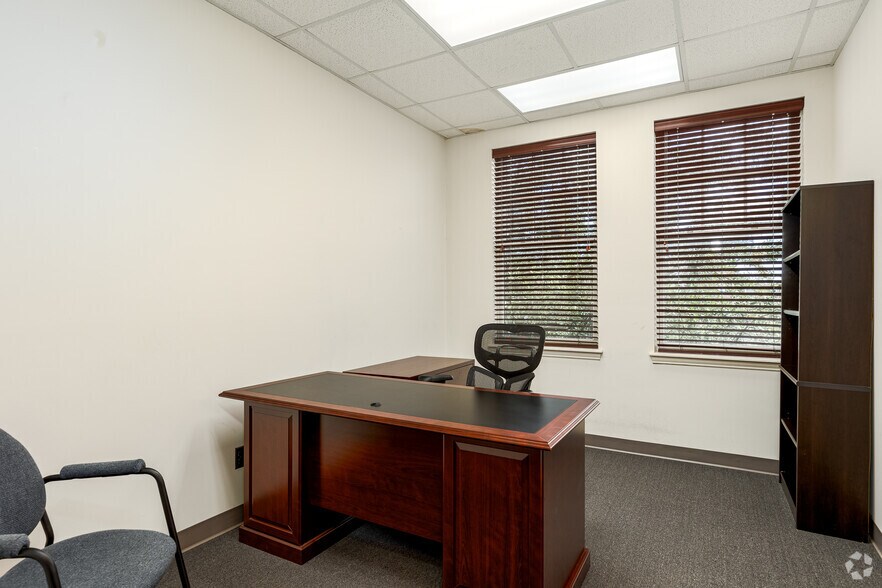 More Photos Of 601 S Main St, Grapevine General Retail For Lease