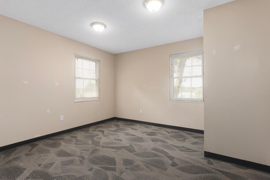 More Photos Of 8101 Shawnee Mission Pky, Shawnee Mission Medical For Lease