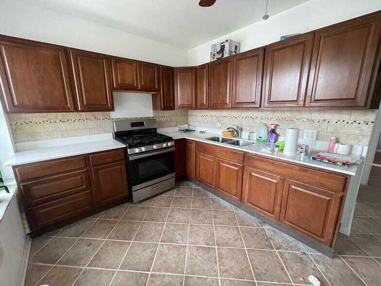 More Photos Of 1745 N Cicero Ave, Chicago Freestanding For Sale