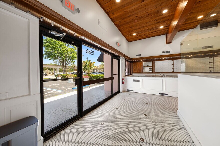 More Photos Of 1586 S Dixie Hwy, Coral Gables Restaurant For Lease