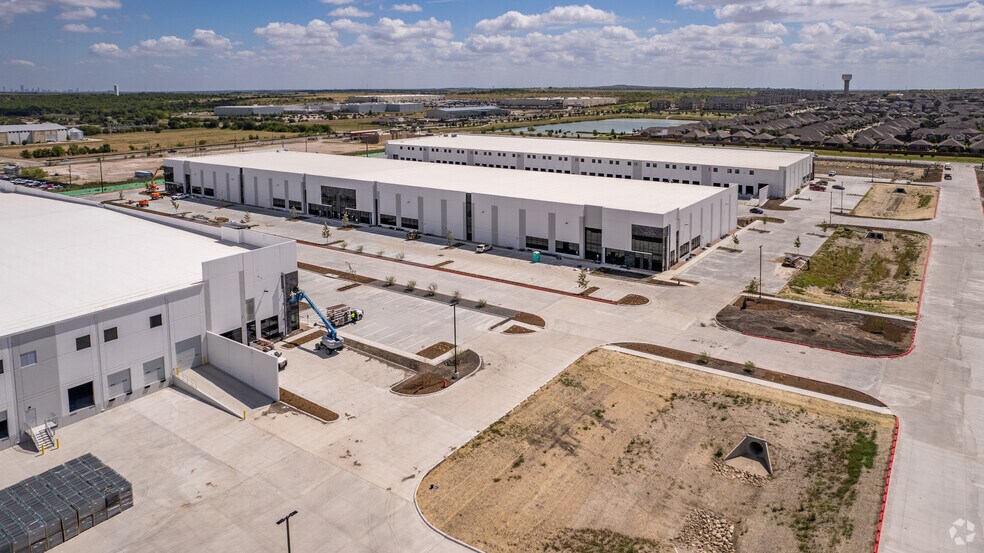 More Photos Of 170 Deep Roots Dr, Buda Distribution For Lease