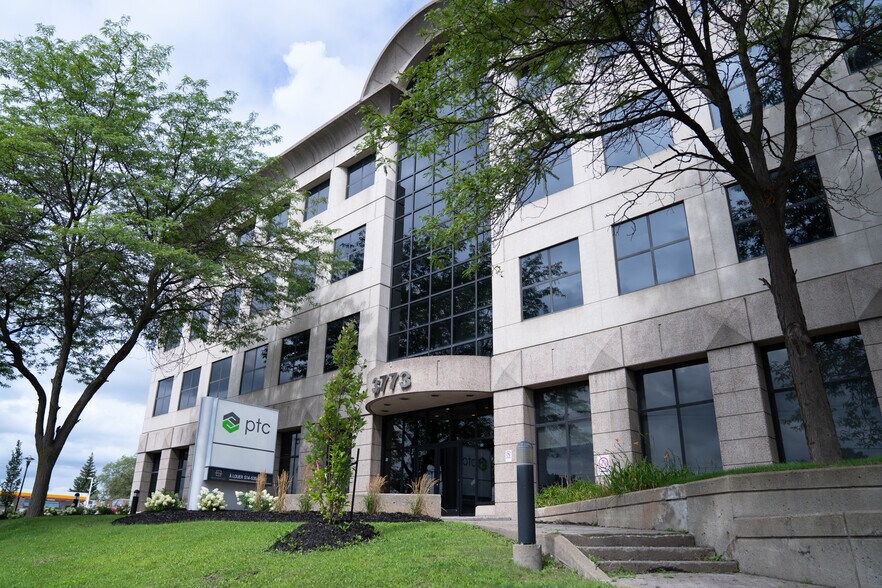 More Photos Of 3773-3777 Boul De La Côte-Vertu, Montréal Office For Lease