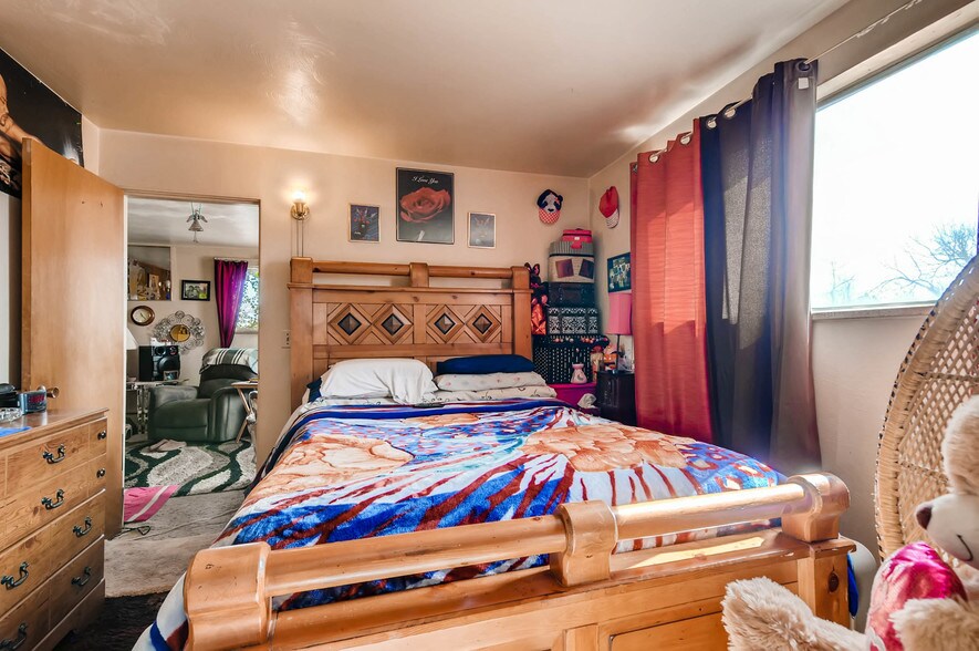 More Photos Of 1695 Clinton St, Aurora Apartments For Sale