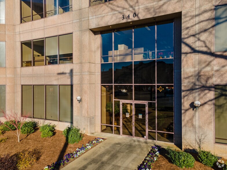 More Photos Of 340 Jesse Jewell Pky, Gainesville Office For Lease