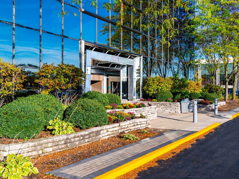 More Photos Of 1011 E Touhy Ave, Des Plaines Office For Lease