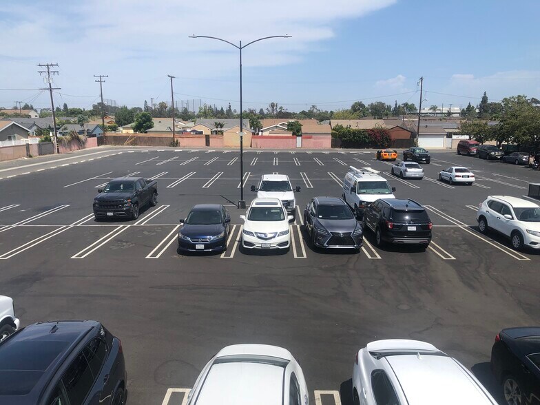 More Photos Of 4130-4146 Paramount Blvd, Lakewood Storefront For Lease