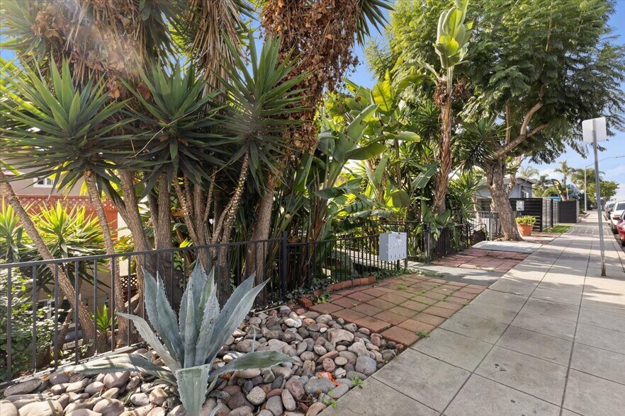 More Photos Of 2033 Garnet Ave, San Diego Apartments For Sale