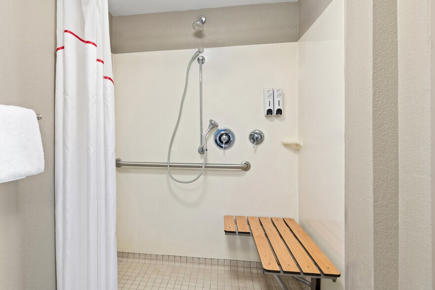 More Photos Of 7370 Miller Ln, Dayton Hotel For Sale