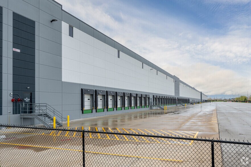 More Photos Of 9590 Allpoints Pky, Plainfield Distribution For Lease