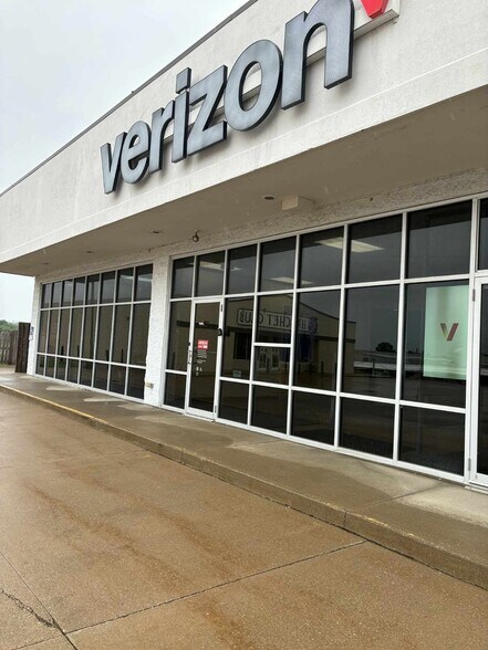 More Photos Of 530 McDonald Dr NE, Sugarcreek Flex For Lease