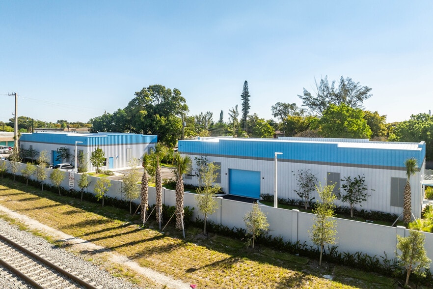 Primary Photo Of 621 NE 1st Ave, Pompano Beach Warehouse For Sale