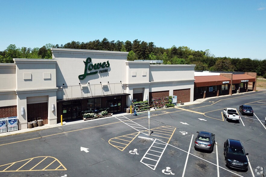 Primary Photo Of 614 L-614 T S Main St, King Unknown For Lease