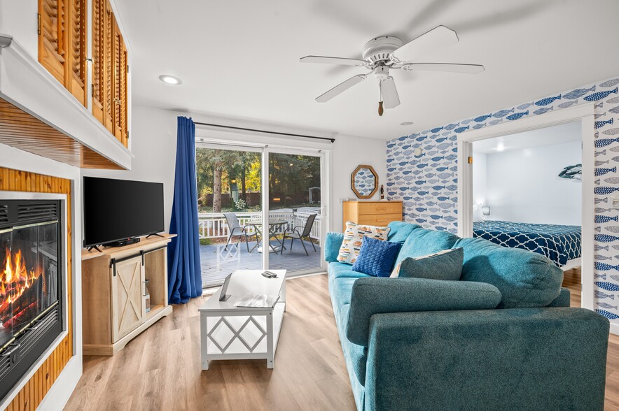 More Photos Of 231 E Buffalo St, New Buffalo Hotel For Sale