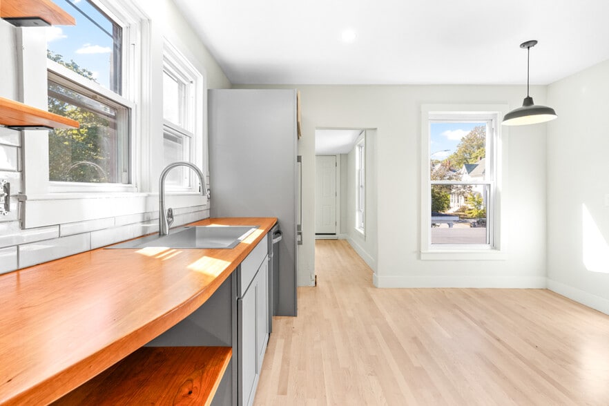 More Photos Of 736 Forest Ave, Portland Office Residential For Sale