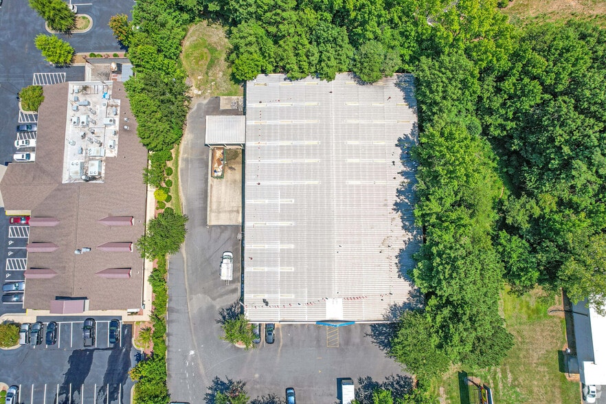 More Photos Of 10043 E Independence Blvd, Matthews Restaurant For Lease