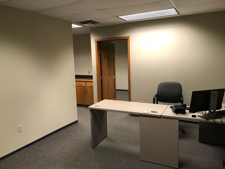 More Photos Of 1250 Highway 15 S, Hutchinson Office For Lease