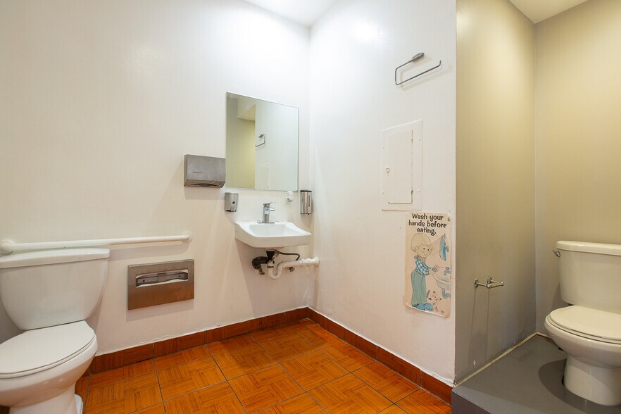 More Photos Of 757 Pier Ave, Santa Monica Office For Sale