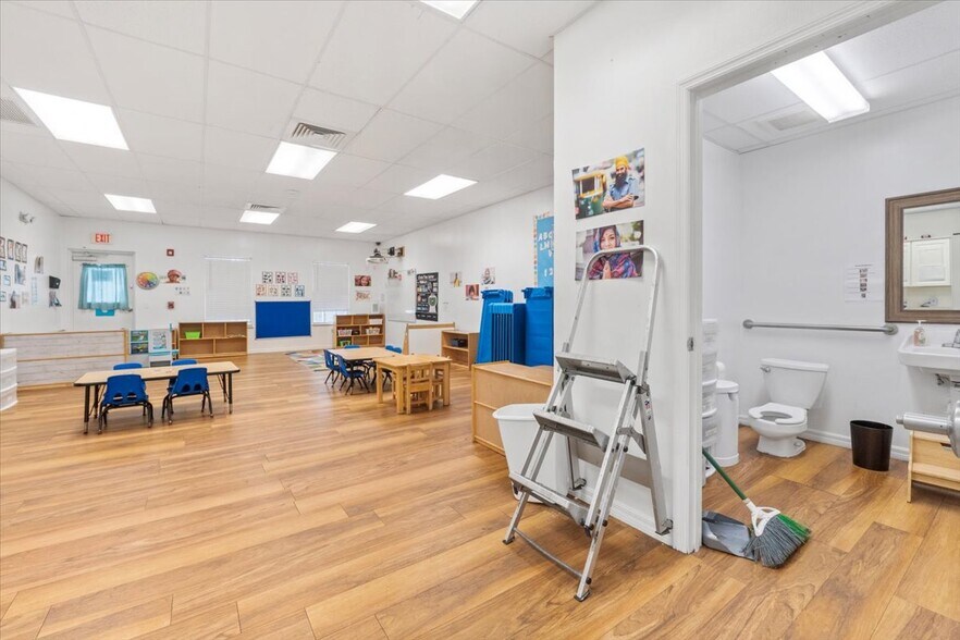 More Photos Of 180 Basilan Crescent, Clewiston Daycare Center For Sale