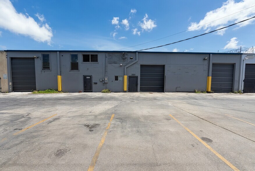 More Photos Of 3904 NW 32 Ave, Miami Warehouse For Sale