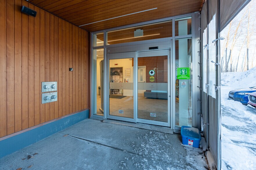 More Photos Of 700 Av Taniata, Lévis Medical For Lease
