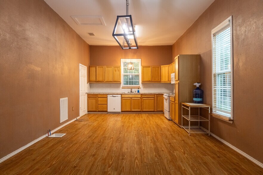 More Photos Of 416 W Palestine Ave, Palestine Office Residential For Sale