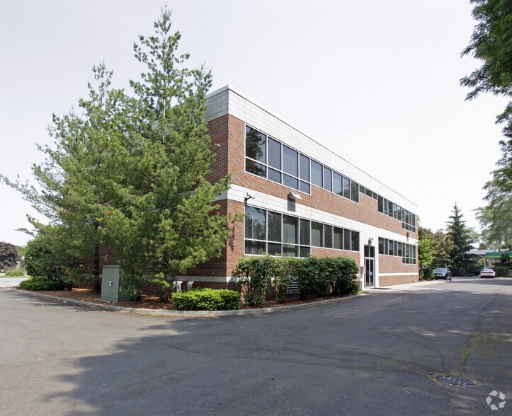 More Photos Of 26075 Woodward Ave, Huntington Woods Office For Lease
