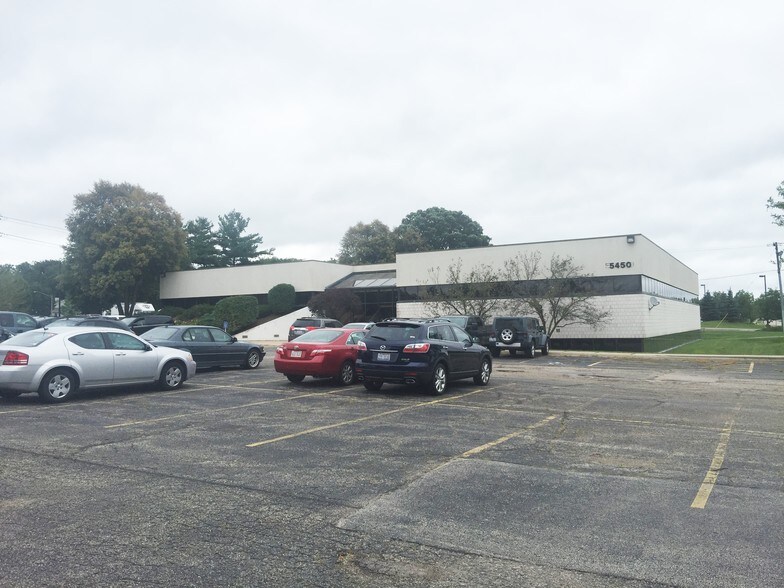 More Photos Of 5450 Wansford Way, Rockford Office For Sale