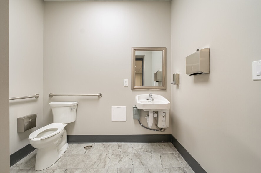 More Photos Of 2150 Cherry Rd, Rock Hill Flex For Lease