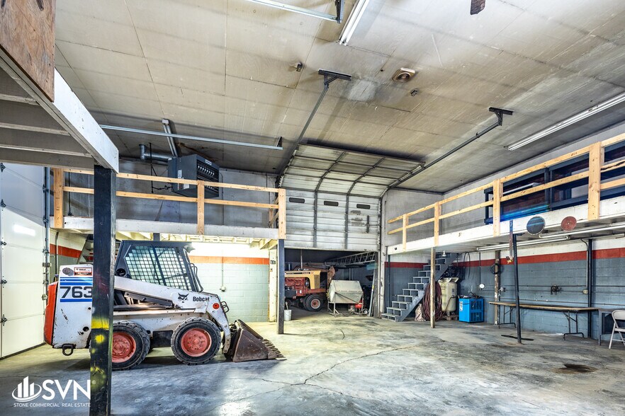 More Photos Of 220 Industry Pky, Nicholasville Warehouse For Sale