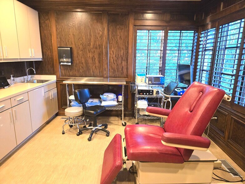 More Photos Of 5625 N Western Ave, Oklahoma City Medical For Sale