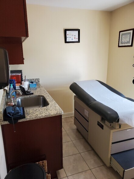 More Photos Of 2227 Idlewood Rd, Tucker Medical For Lease