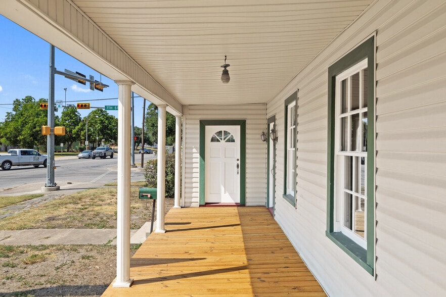 Primary Photo Of 620 N Main St, Taylor Storefront Retail Office For Sale