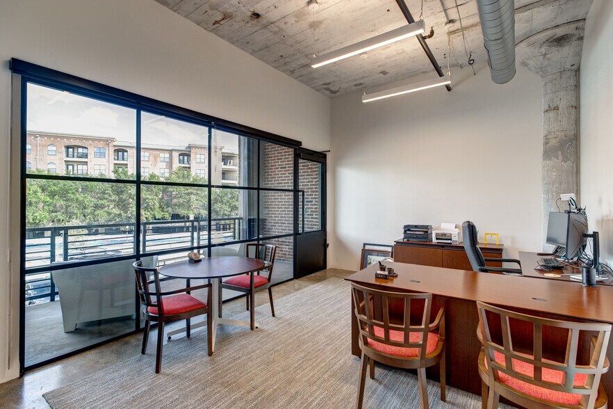 More Photos Of 2301 Commerce St, Houston Loft Creative Space For Lease