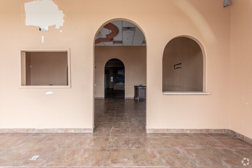 More Photos Of 2815 N Loop 1604, San Antonio Storefront For Lease