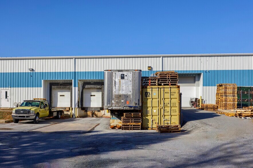 More Photos Of 205 Bucky Dr, Lititz Manufacturing For Sale