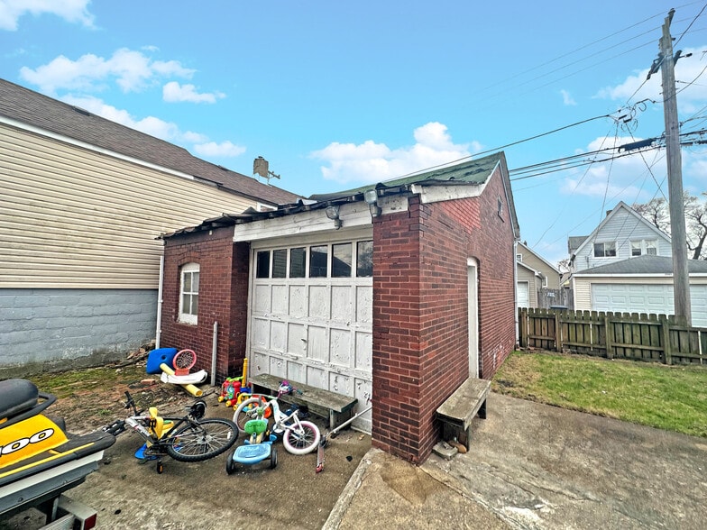 More Photos Of 13402 S Buffalo Ave, Chicago Apartments For Sale