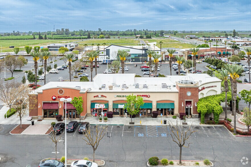 More Photos Of 4124-4134 S Mooney Blvd, Visalia Restaurant For Lease