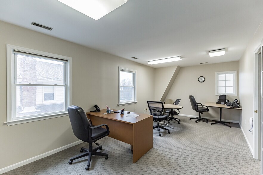 More Photos Of 10425 Southern Maryland Blvd, Dunkirk Medical For Lease