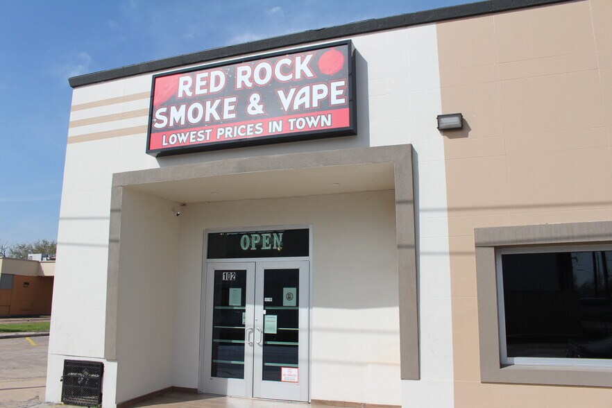 More Photos Of 302 W Defee Ave, Baytown Specialty For Sale