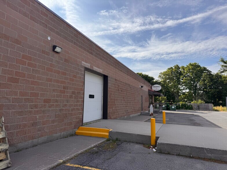 More Photos Of 366 N Front St, Belleville Storefront For Lease