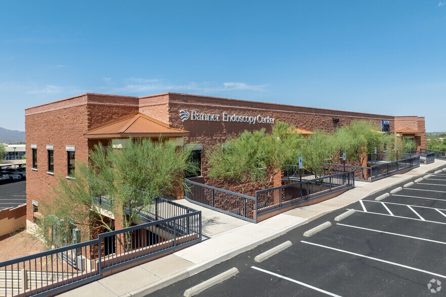 Primary Photo Of 7490 N Oracle Rd, Tucson Medical For Sale