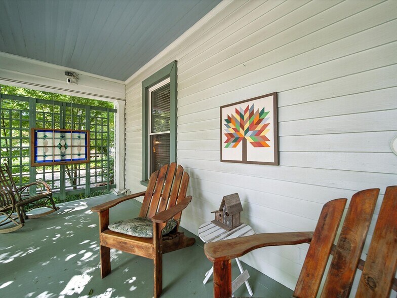 More Photos Of 221 N Main St, Clover Hospitality For Sale