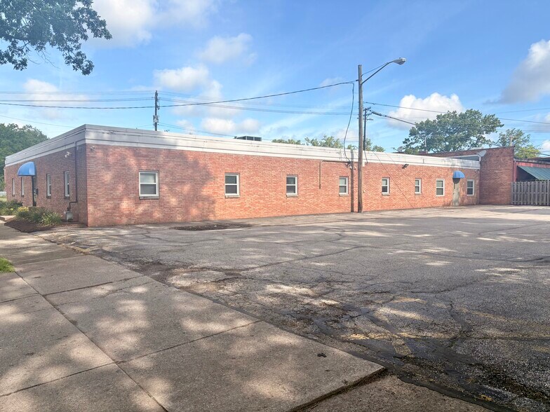 More Photos Of 4367 Rocky River Dr, Cleveland Medical For Sale