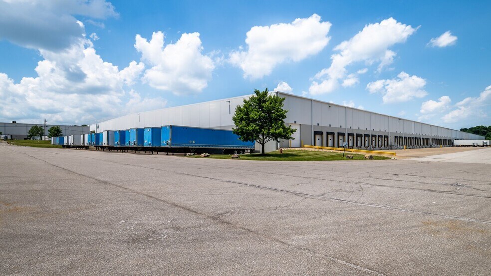 More Photos Of 2250-2300 Progress Dr, Hebron Warehouse For Lease