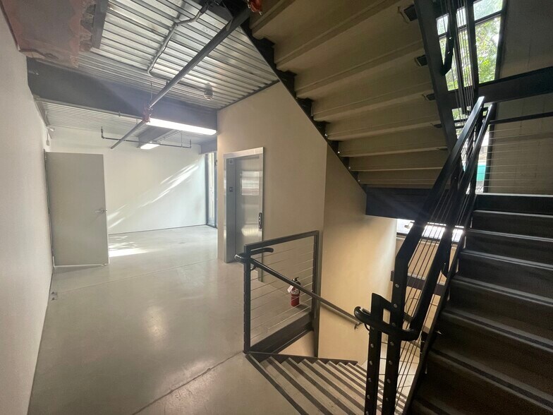 More Photos Of 640 C St, San Diego General Retail For Lease